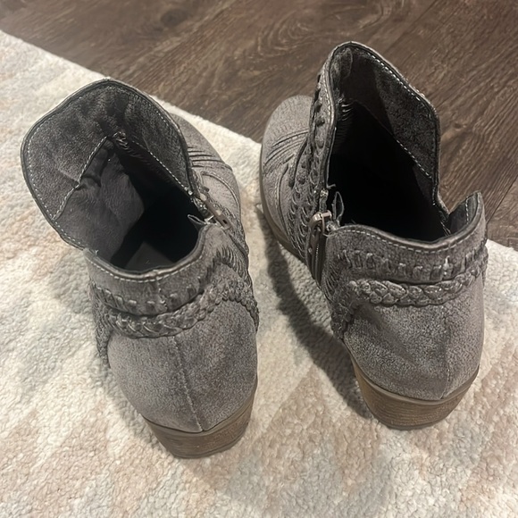 Women’s Not Rated Booties - Picture 2 of 4